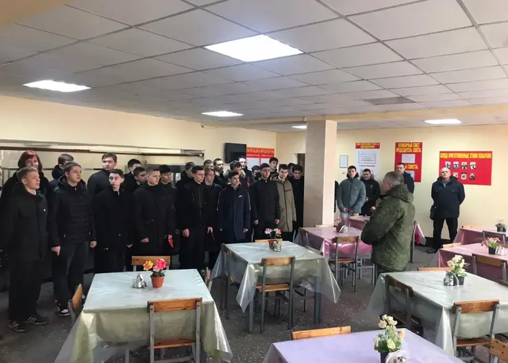 Воинская часть №98548 в Кропоткине провела День открытых дверей для будущих призывников