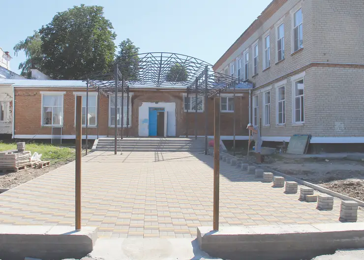 В Кавказском районе идет приемка школ после ремонтов