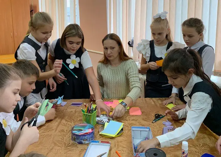 Школьники СОШ №5 Кропоткина присоединились к акции милосердия «Белый цветок»