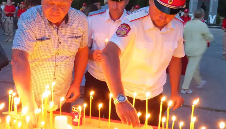 В Кавказском районе полицейские и общественники приняли участие в торжественном мероприятии, посвященном Дню памяти и скорби