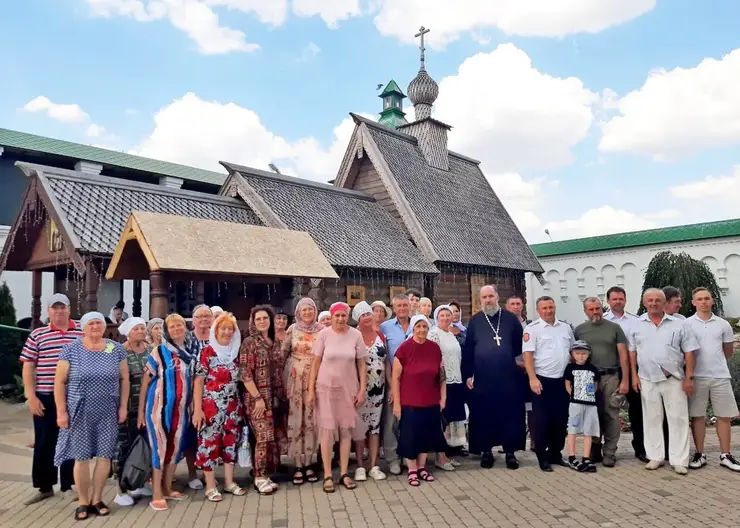 Паломники из Тихорецка побывали в Никольском храме станицы Кавказской