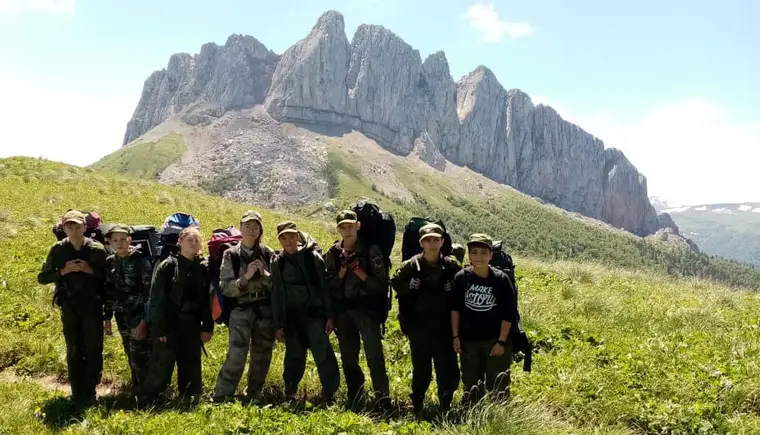 <strong>Воспитанники детского военно-патриотического клуба «Патриот» побывали у горы Большой Тхач</strong>