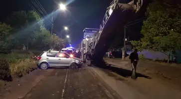 В Кропоткине пожилой водитель врезался в спецтехнику