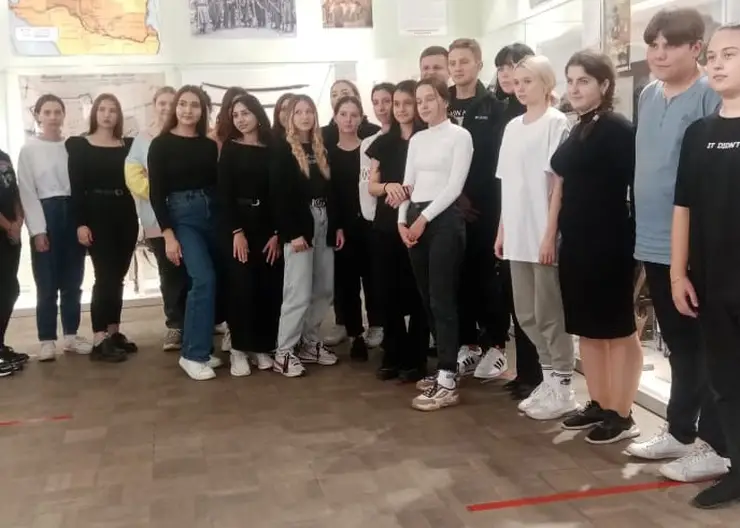 В городском краеведческом музее побывали учащиеся лицея №3 и студенты Кропоткинского медицинского колледжа