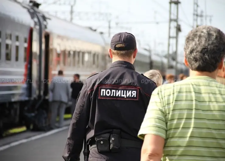 В городе Кропоткине сотрудники транспортной полиции раскрыли кражу в пассажирском поезде