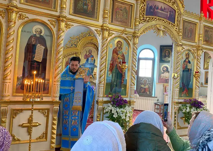 Православные христиане празднуют Благовещение Пресвятой Богородицы