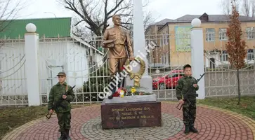 Воспитанники военно-патриотического клуба «Патриот» поклонились памяти воина-освободителя