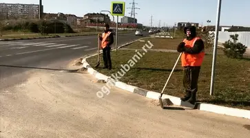 Жилищно-коммунальные службы благоустраивают микрорайон №1 города Кропоткина