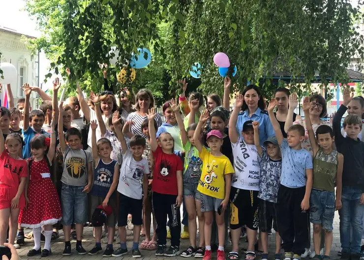 Работники прокуратуры рассказали о правах детей воспитанникам школьного лагеря в станице Казанской