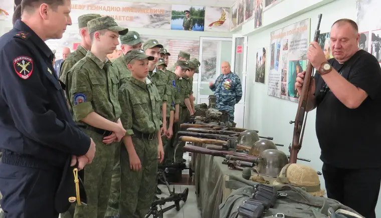 В Кавказском районе правоохранители и общественники провели историко-патриотическое мероприятие для кадетов