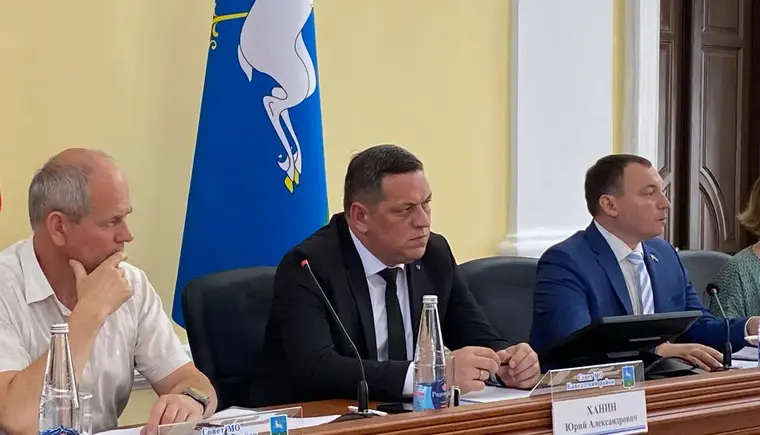 Сессия Совета района под председательством Игоря Савина рассмотрела большой объем вопросов, связанных с изменением бюджета