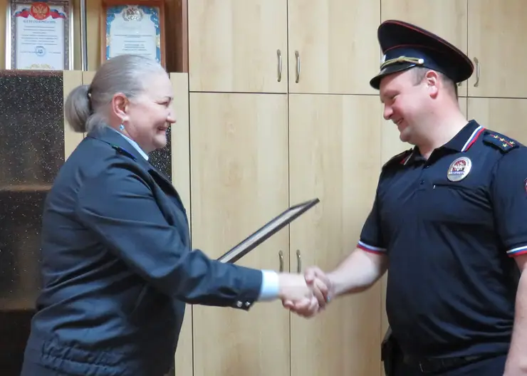 В Кавказском районе участковому уполномоченному полиции вручили благодарственное письмо