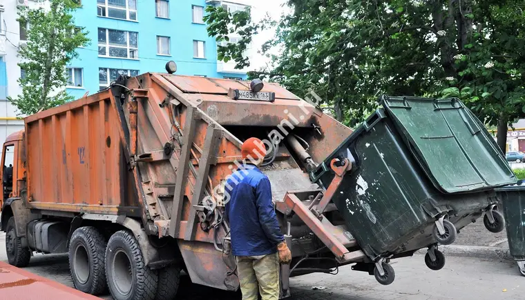 Улица Гоголя в городе Кропоткина завалена мусором