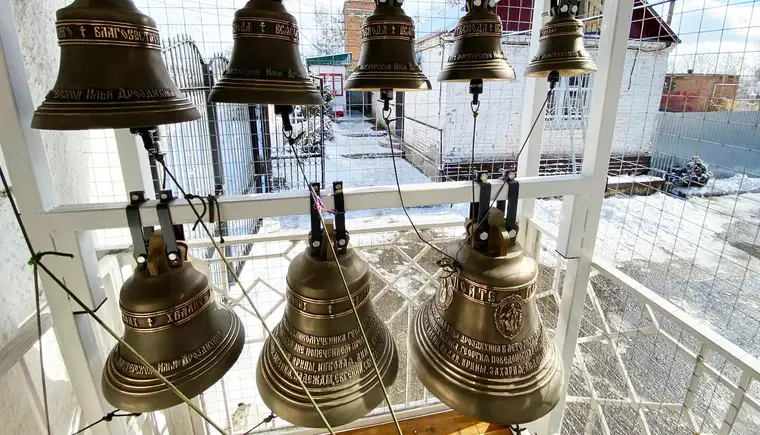 В Свято-Георгиевском храме Кропоткина установили новую звонницу