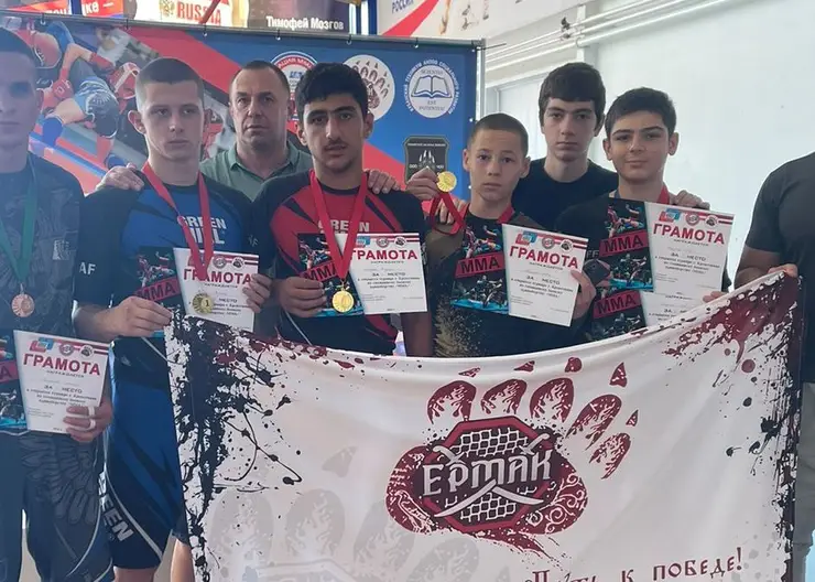Кропоткинские борцы победили на открытом турнире по смешанным единоборствам