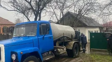 Коммунальные службы города продолжают работу по откачке выпавших осадков