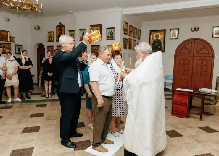 В поселке Мирском проживает дружная семья Крыниных: Анатолий Васильевич и Наталья Алексеевна!