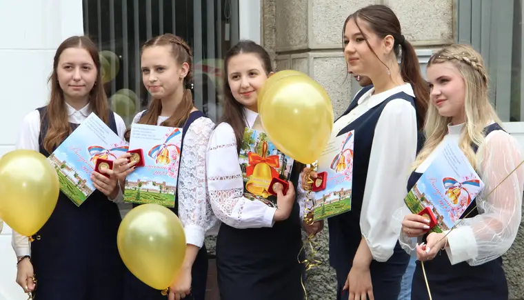 В Кавказском районе чествовали выпускников-медалистов
