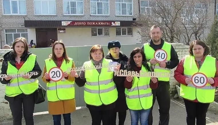 В Кавказском районе госавтоинспекторы совместно с «родительским патрулем» провели День снижения скорости