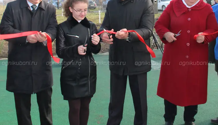 В станице Темижбекской торжественно открыли спортивную площадку