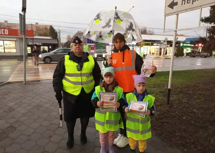 Два месяца вплоть до Нового года сотрудники Госавтоинспекции будут дежурить у двух пешеходных переходов в Кропоткине