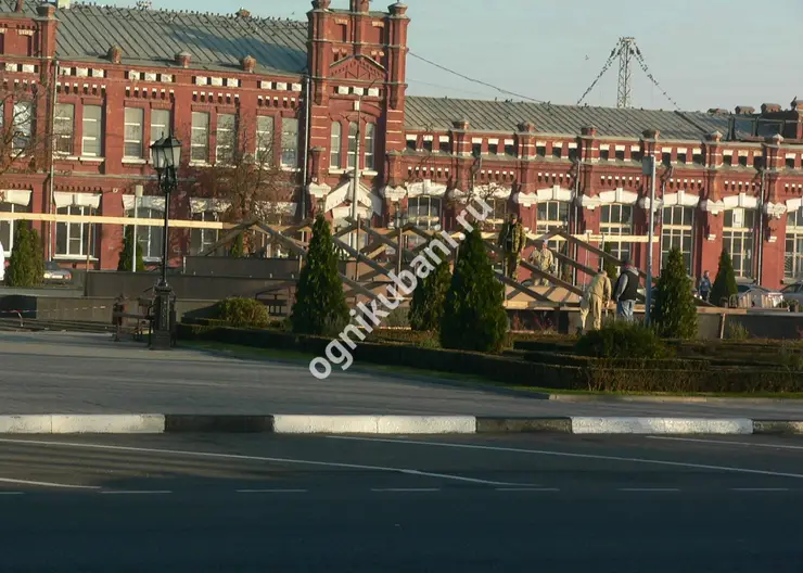 Городской фонтан на привокзальной площади Кропоткина закрыли до следующего сезона