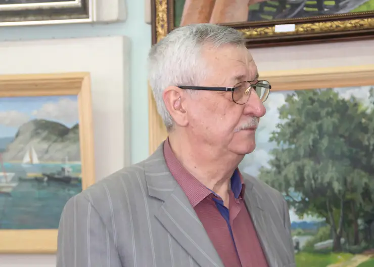 Педагог художественной школы Кропоткина Владимир Шаповалов отметил юбилей открытием выставки