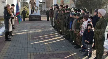 Возле памятника «Воину-освободителю» в городском парке культуры и отдыха провели митинг, посвященный Дню Героев Отечества