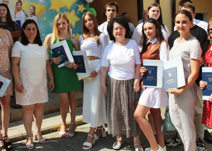 Выпускники Кропоткинского техникума технологий и железнодорожного транспорта получили дипломы