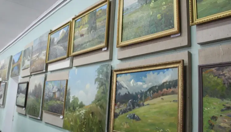 В художественной школе Кропоткина открылась выставка уникального художника Ильгиза Юнусова
