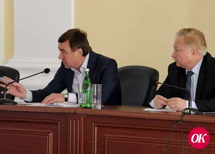 Глава Кавказского района Виталий Очкаласов на планерном совещании выразил беспокойство по поводу выбоин на доро-гах и призвал к наведению санитарного порядка