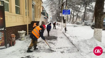 Спецтехника и дворники с лопатами сегодня в деле