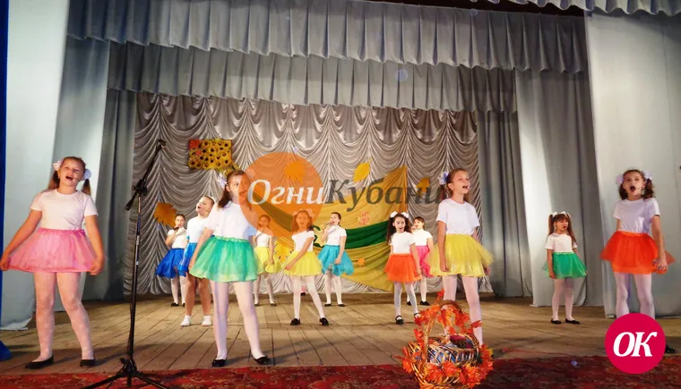 В Доме культуры поселка Мирского состоялся праздник Осени