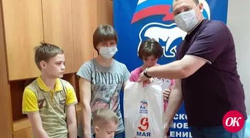 Молодой депутат Игорь Савин поздравил детей с праздником