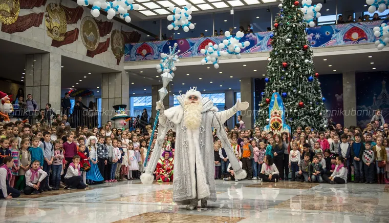 https://ognikubani.ru/wp-content/uploads/2019/12/ded_moroz_kreml_