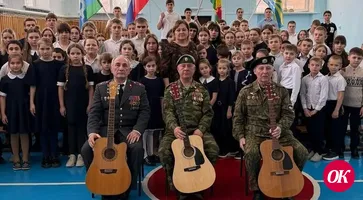 В Кавказском районе ветераны боевых действий говорят со школьниками о любви к Родине и поют патриотические песни