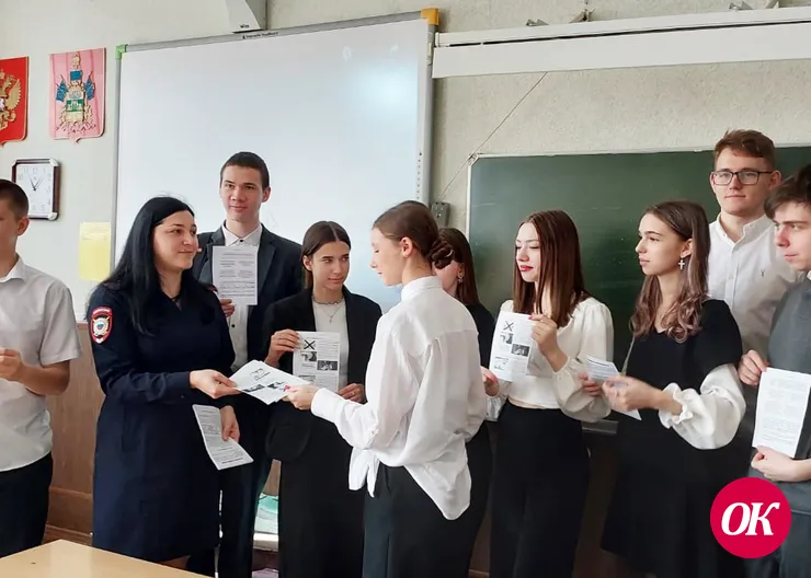 Полицейские и общественники проводят в школах беседы о последствиях пристрастия к наркотикам