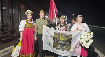 Волонтеры группы «ZaVeса» встречают героев на вокзале