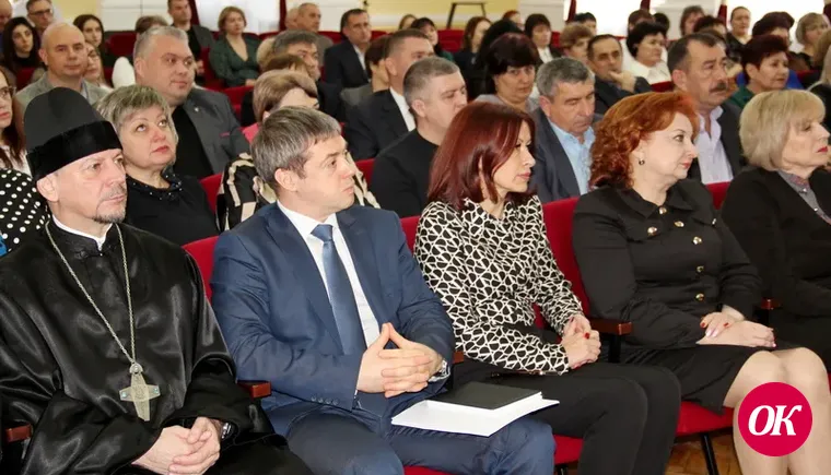 На планерке в администрации района по итогам года вручены награды работникам предприятий и организаций