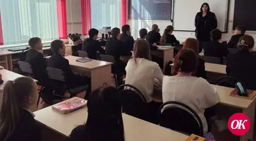 В Кавказском районе инспектор отделения по делам несовершеннолетних пришла в школу с профилактической беседой