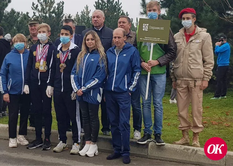 В парке 65-летия Победы высажены 100 кленов
