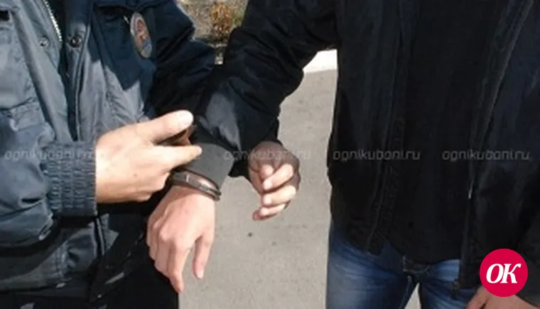 Полицейские Кавказского района предупреждают граждан, как не стать жертвой уличного преступления