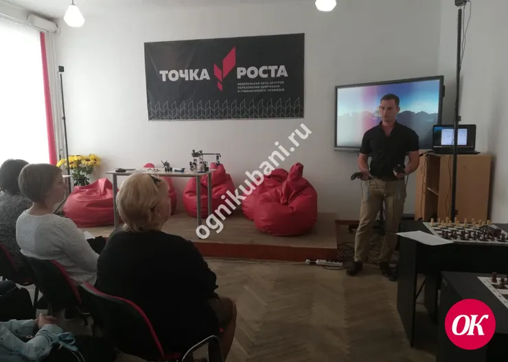 В школе №12 станице Кавказской родителей познакомили с новым центром — «Точка роста»
