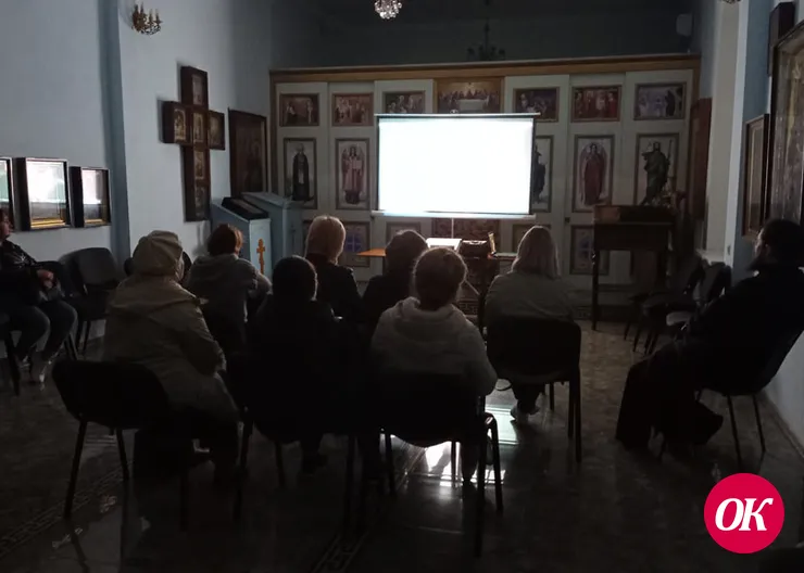 Любители кино Покровского собора г.Кропоткина не только принимают участие в просмотрах короткометражных фильмов, но и имеют возможность обсудить просмотренную киноленту