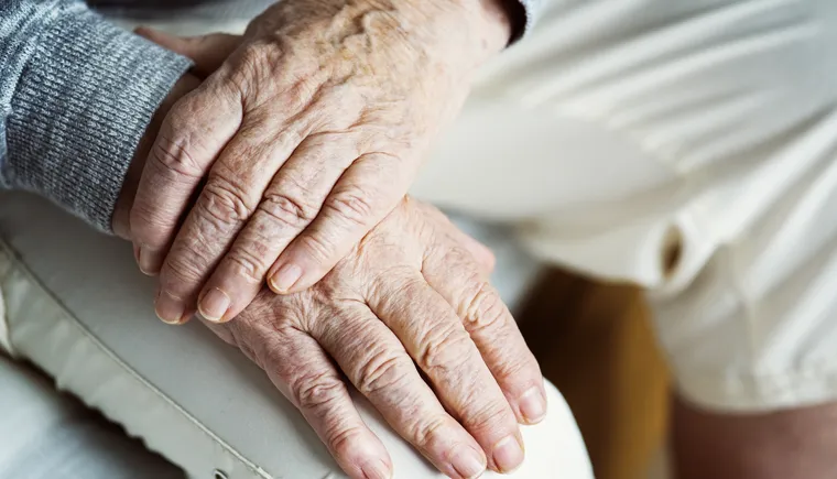 https://ognikubani.ru/wp-content/uploads/2023/01/closeup-of-elderly-hands