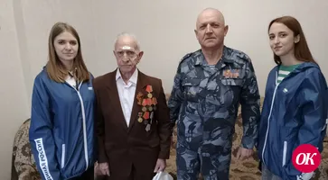 В Кавказском районебывшие коллеги навестили в канун Нового года ветерана Великой Отечественной войны, пенсионера МВД
