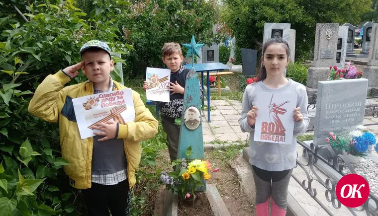 Воспитанники Дома детского творчества станицы Кавказской взяли шефство над могилой бойца