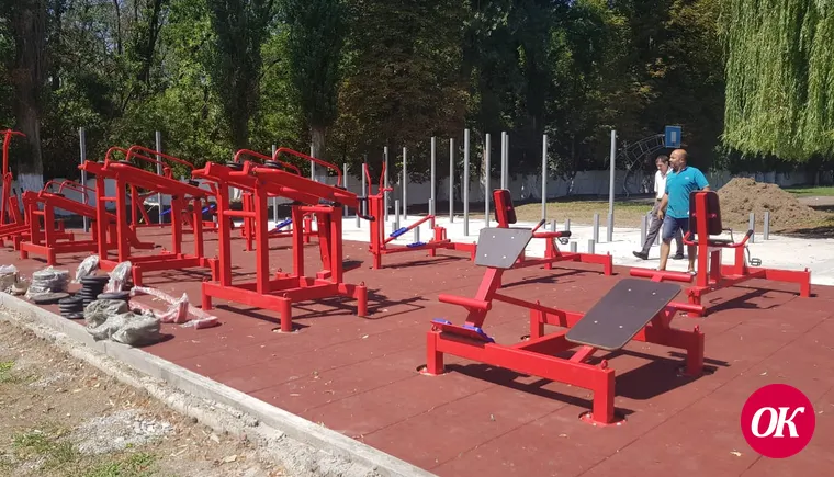 На площадке для сдачи норм ГТО установлены первые тренажеры