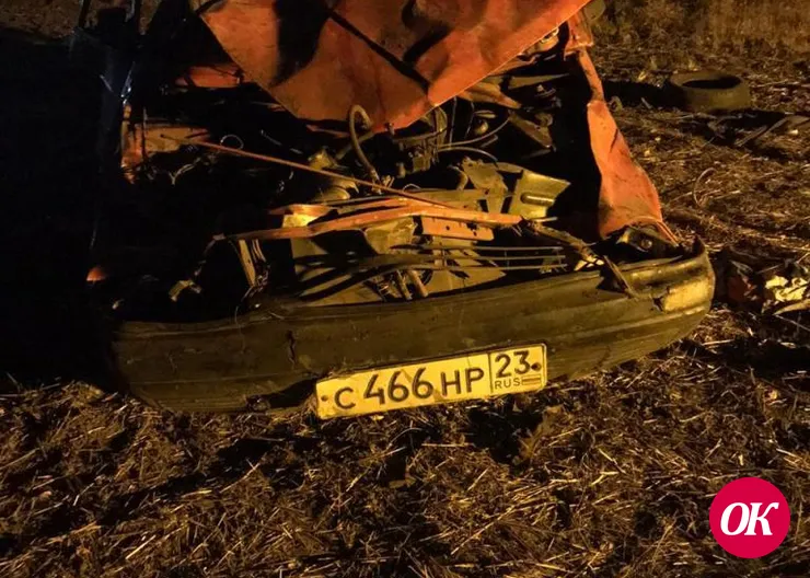 В Кропоткине в дорожной аварии перевернулся автомобиль
