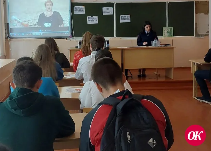 <strong>Полицейские провели мероприятие по профилактике экстремизма в открытой сменной школе</strong>